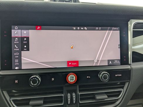 Certified 2025 Porsche Macan image 16