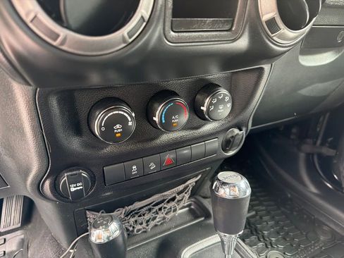 Used 2018 Jeep Wrangler Unlimited Sport AWD/4WD image 22