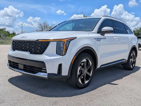 Certified 2025 Kia Sorento EX AWD/4WD image 9