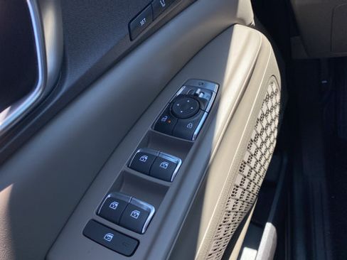 New 2026 Kia Carnival EX FWD image 22