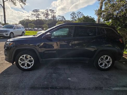 Used 2024 Jeep Compass Latitude AWD/4WD image 4