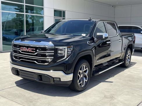 Used 2022 GMC Sierra 1500 SLT w/ SLT Convenience Package AWD/4WD image 2