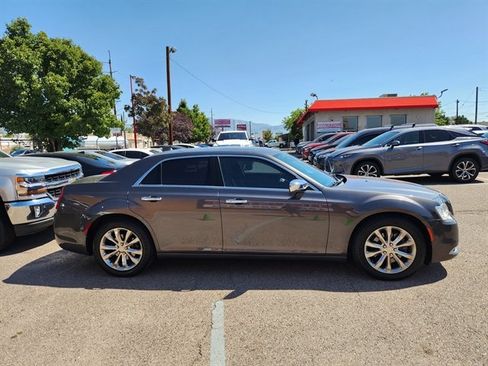 Used 2018 Chrysler 300 Limited AWD/4WD image 3