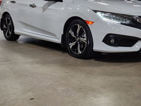 Used 2018 Honda Civic Touring image 16