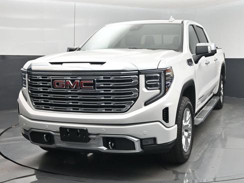 Used 2025 GMC Sierra 1500 Denali w/ Technology Package AWD/4WD image 6