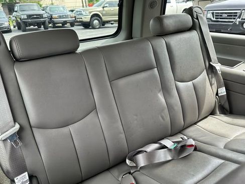 Used 2003 Chevrolet Suburban 2500 LT w/ LT Preferred Equipment Group AWD/4WD image 13