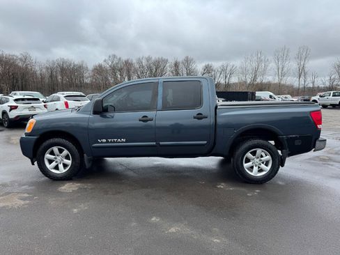 Used 2014 Nissan Titan SV image 2