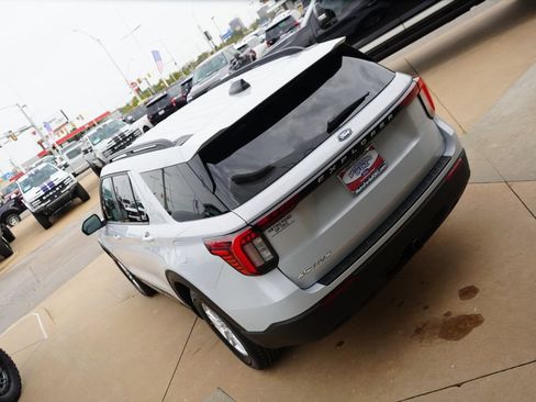 New 2026 Ford Explorer Active RWD image 13