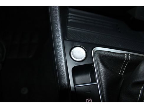 Used 2025 Volkswagen Jetta SE image 31