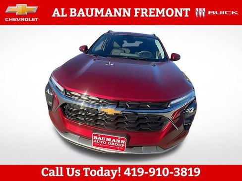 Used 2025 Chevrolet Trax LT FWD image 14