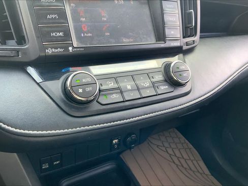 Used 2017 Toyota RAV4 XLE AWD/4WD image 15