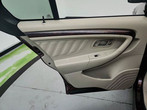 Used 2010 Ford Taurus Limited FWD image 22