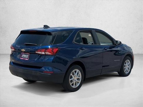 Used 2022 Chevrolet Equinox LS FWD image 5