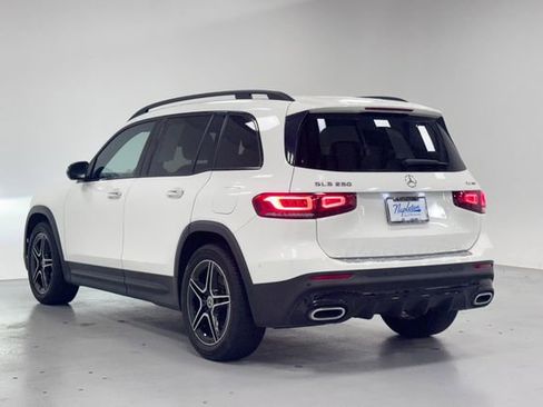 Used 2022 Mercedes-Benz GLB 250 4MATIC image 3
