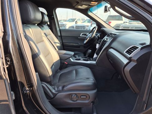 Used 2015 Ford Explorer XLT w/ Equipment Group 202B AWD/4WD image 31