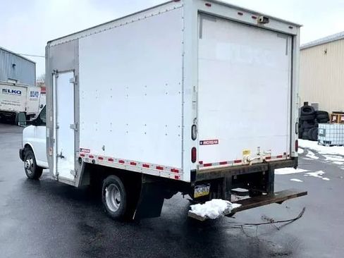 Used 2016 Chevrolet Express 3500 image 8