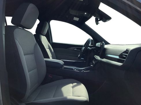 Used 2025 Chevrolet Traverse LT image 24