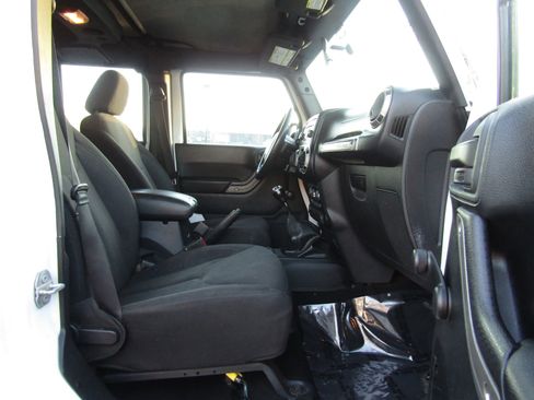 Used 2016 Jeep Wrangler Unlimited Sport w/ Connectivity Group image 11