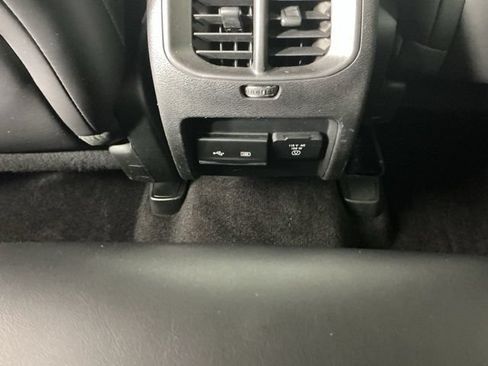 Used 2019 Jeep Cherokee Trailhawk AWD/4WD image 11