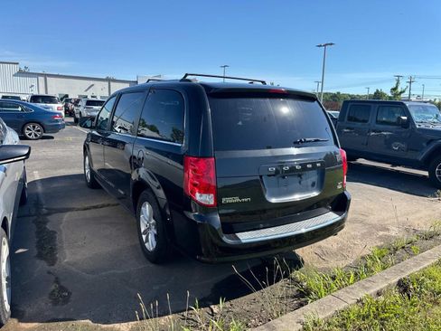 Used 2019 Dodge Grand Caravan SXT FWD image 6