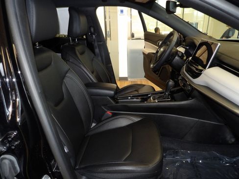 Used 2025 Jeep Compass Limited image 14