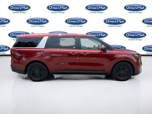 Used 2025 Kia Carnival FWD image 8