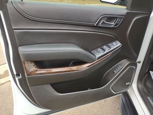 Used 2017 Chevrolet Suburban LT image 10