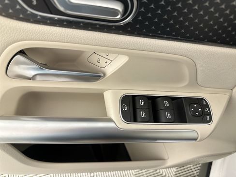 Used 2025 Mercedes-Benz GLA 250 4MATIC image 13