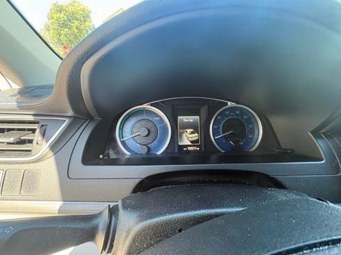 Used 2015 Toyota Camry LE FWD image 2