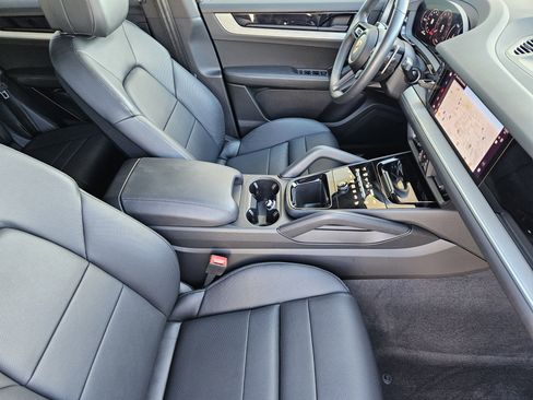 Certified 2025 Porsche Cayenne image 15
