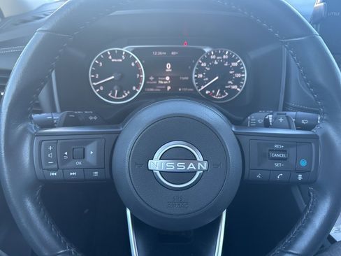 Used 2024 Nissan Rogue SV w/ SV Premium Package image 9