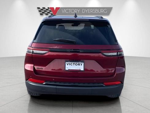 Used 2023 Jeep Grand Cherokee Altitude AWD/4WD image 7