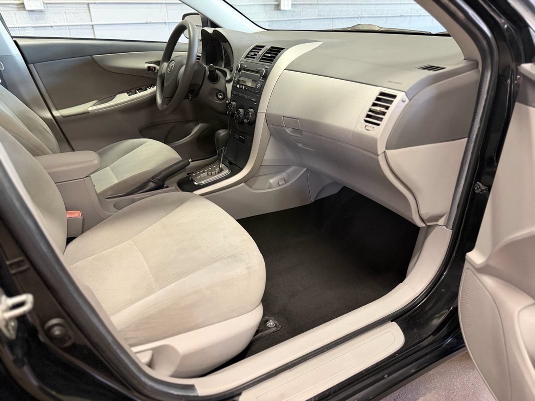 Used 2010 Toyota Corolla LE FWD image 21