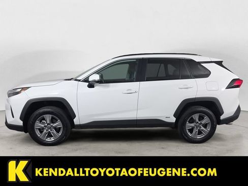 Used 2025 Toyota RAV4 XLE AWD/4WD image 8
