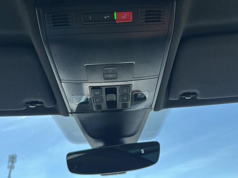 Used 2023 Volkswagen Tiguan SEL R-Line AWD/4WD image 35