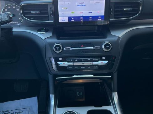 Used 2020 Ford Explorer XLT w/ Equipment Group 202A image 16