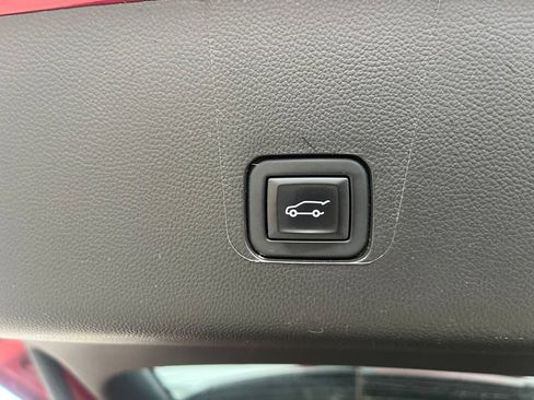 Used 2023 Chevrolet Traverse LT AWD/4WD image 14
