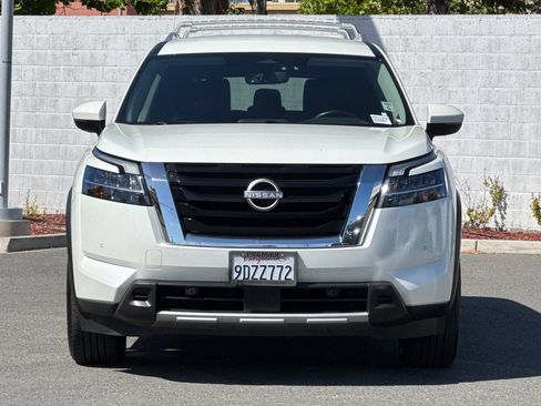 Certified 2023 Nissan Pathfinder SL FWD image 9