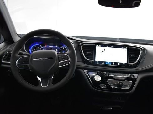 New 2026 Chrysler Pacifica Select image 32