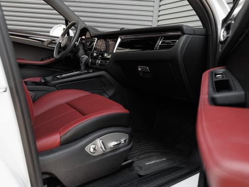 Certified 2026 Porsche Macan AWD/4WD image 33