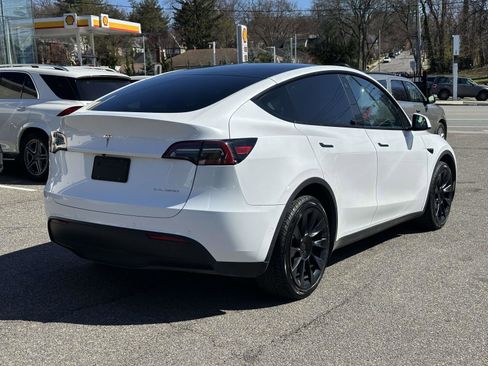 Used 2022 Tesla Model Y Long Range image 3