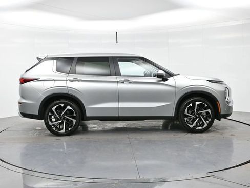 Used 2024 Mitsubishi Outlander SE image 8
