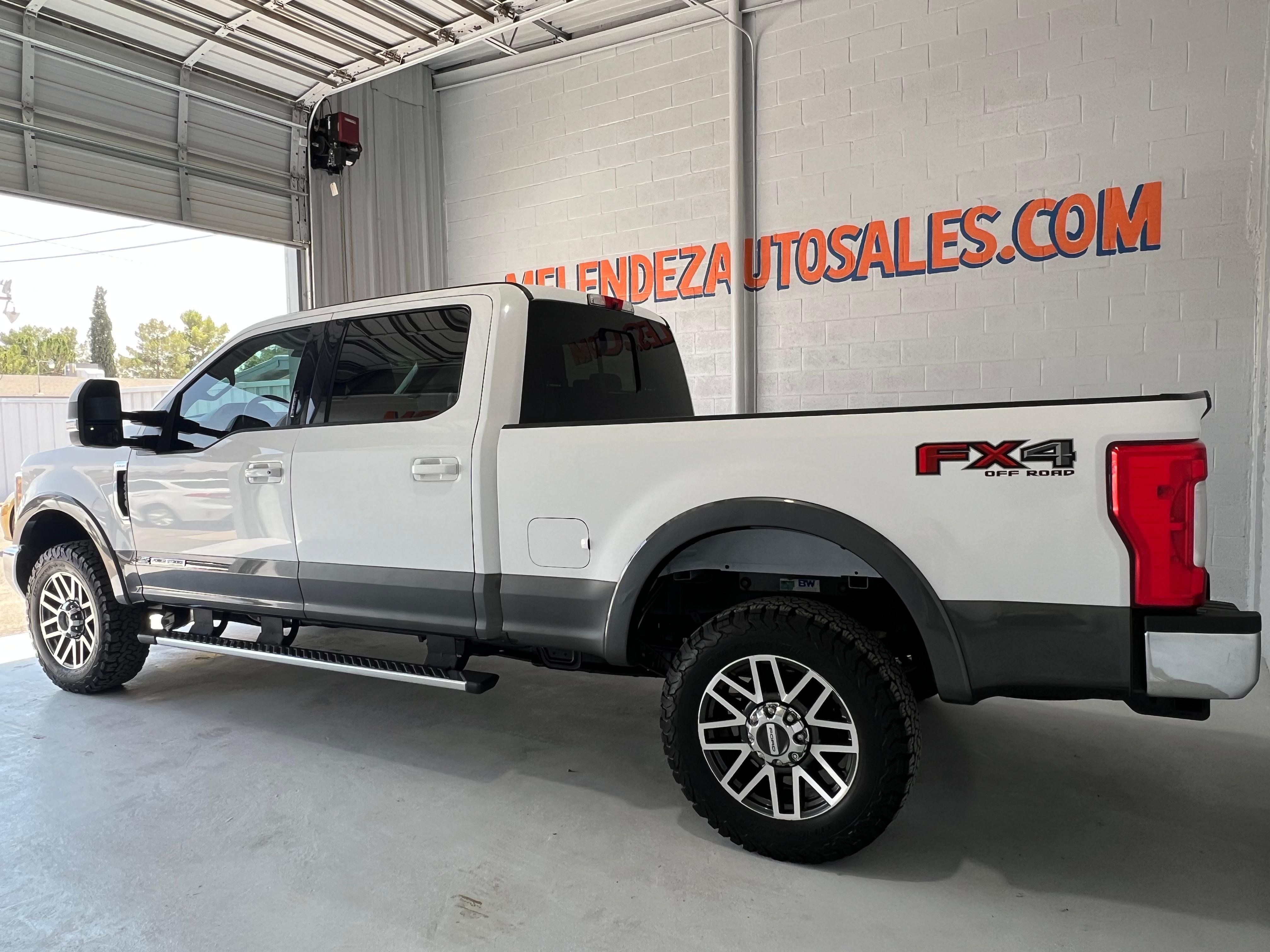 Used 2017 Ford F250 Lariat w/ Lariat Value Package AWD/4WD image 3