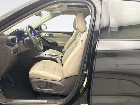 Used 2024 Ford Explorer Platinum w/ Technology Package AWD/4WD image 11