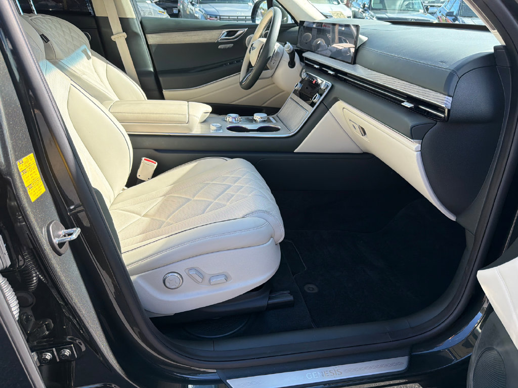 Used 2025 Genesis GV80 3.5T Prestige AWD/4WD image 13