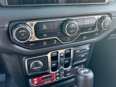 New 2024 Jeep Wrangler Unlimited Rubicon image 35