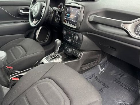 Used 2022 Jeep Renegade Latitude w/ Convenience Group image 18