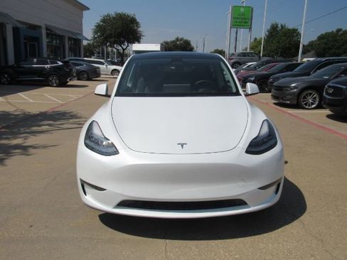 Used 2023 Tesla Model Y Long Range image 2