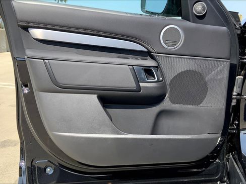 New 2025 Land Rover Discovery Dynamic SE image 11