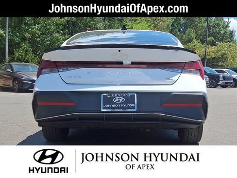 Used 2025 Hyundai Elantra SEL FWD image 23